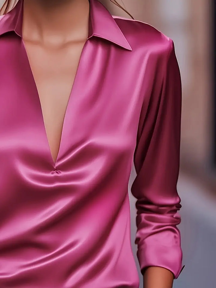 NADINE – PRÄMIE BLUSE MIT V-AUSSCHNITT