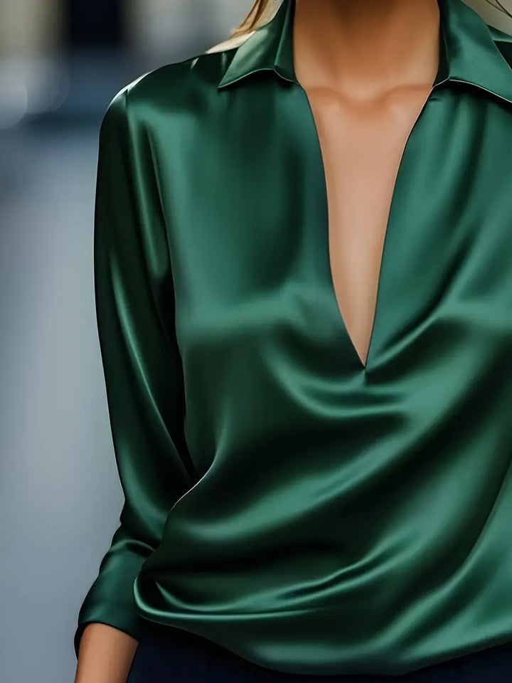 NADINE – PRÄMIE BLUSE MIT V-AUSSCHNITT