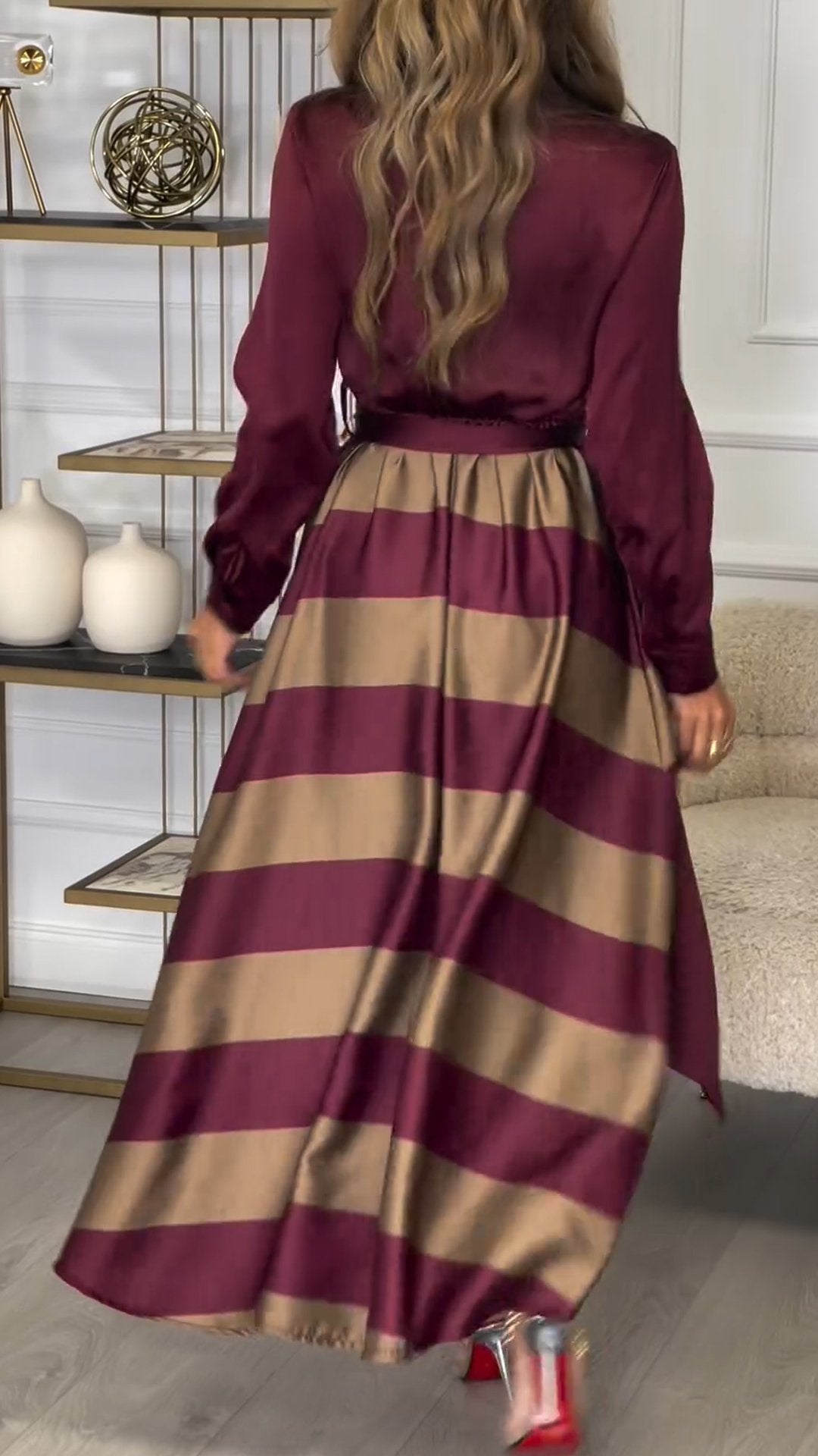 Damen Gestreiftes Bordeaux Kleid mit Langen Ärmeln - Maxi