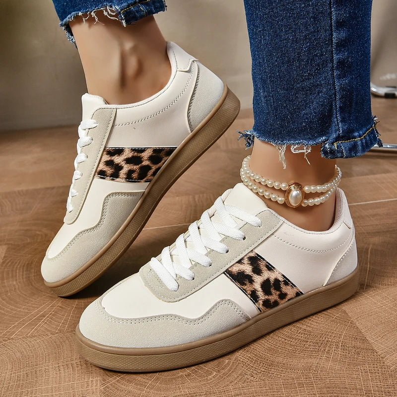 Damen Sneakers mit Leopardenmuster - Schnürung
