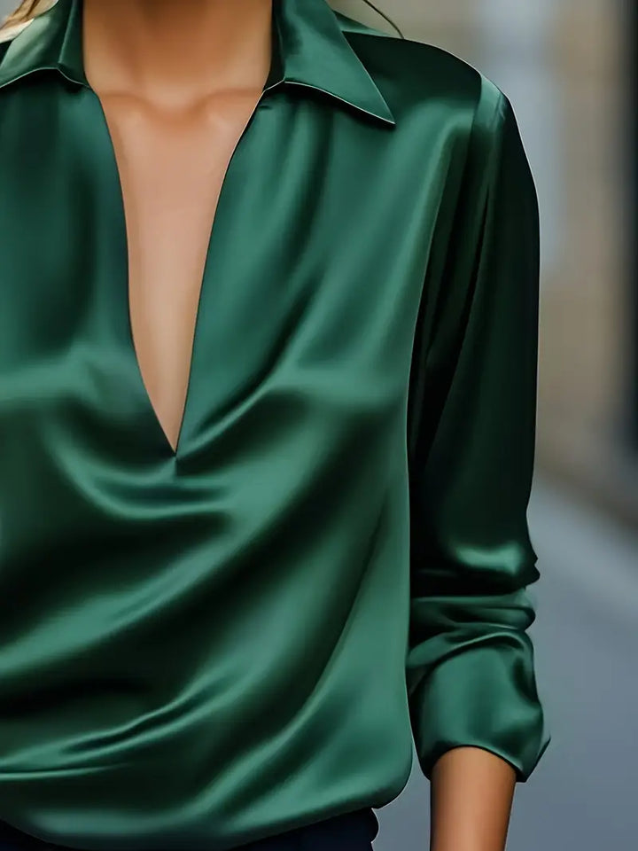 NADINE – PRÄMIE BLUSE MIT V-AUSSCHNITT