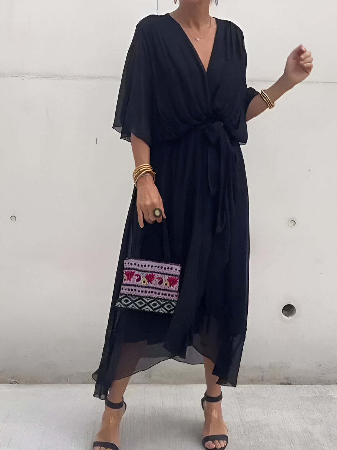 MONIQUE - KLEID MIT V-AUSSCHNITT